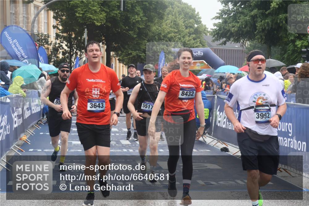 30.06.2024 - hella hamburg halbmarathon Lena Gebhardt http://msf.ph/oto/6640581 30.06.2024 12:24:06 Ziel 3643, 3992, 4339, 5516, 5517, 5668, 7570, 7983, 8432, 8913, 11647, 12098 meine-sportfotos.de