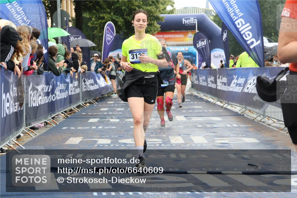 30.06.2024 - hella hamburg halbmarathon Strokosch-Dieckow http://msf.ph/oto/6640609 30.06.2024 12:25:08 Ziel 667, 1892, 1903, 2938, 2939, 3125, 4344, 5710, 7653, 8014, 8208, 9361, 9936, 10594, 11607, 667, 1892, 1903, 2938, 2939, 3125, 4344, 5710, 7653, 8014, 8208, 9361, 9936, 10594, 11607 meine-sportfotos.de