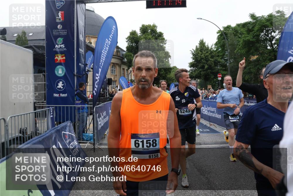 30.06.2024 - hella hamburg halbmarathon Lena Gebhardt http://msf.ph/oto/6640746 30.06.2024 11:11:13 Ziel 1011, 2457, 2607, 3321, 4158, 4334, 5005, 5243, 5730, 5735, 6002, 6059, 6158, 6354, 7052, 7088, 7243, 7806, 8780, 8842, 8961, 9630, 9869, 9943, 10089, 10661, 10878, 11054, 11238, 12223, 12288, 12290 meine-sportfotos.de
