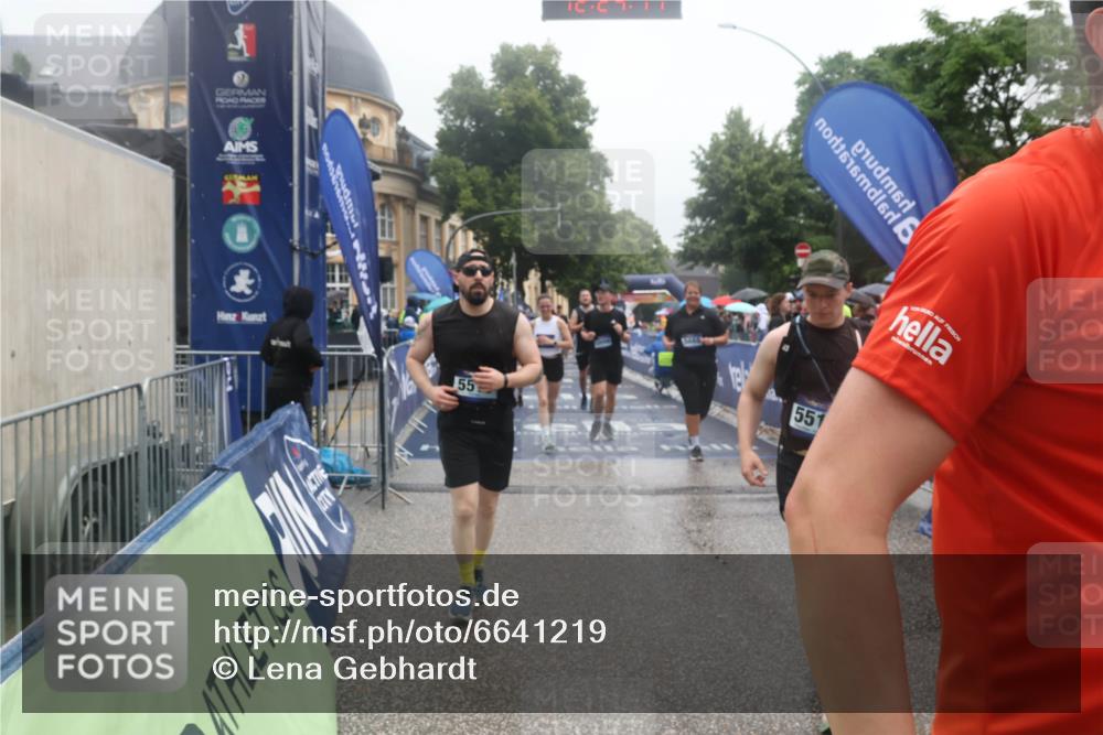 30.06.2024 - hella hamburg halbmarathon Lena Gebhardt http://msf.ph/oto/6641219 30.06.2024 12:24:09 Ziel 3643, 3992, 5516, 5517, 5668, 7570, 7983, 8432, 8913, 9783, 11647, 12098 meine-sportfotos.de