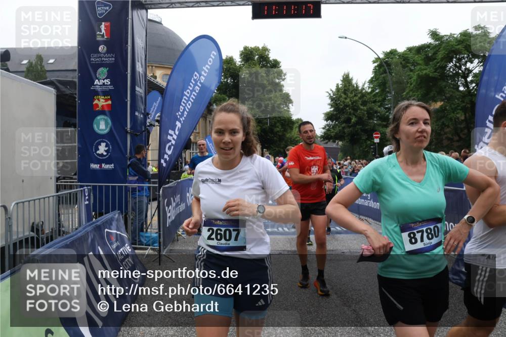 30.06.2024 - hella hamburg halbmarathon Lena Gebhardt http://msf.ph/oto/6641235 30.06.2024 11:11:15 Ziel 1011, 2595, 2607, 3321, 4158, 4334, 5005, 5243, 5730, 6002, 6059, 6158, 7052, 7243, 8780, 8842, 8961, 9630, 9869, 9943, 10532, 10535, 10661, 10878, 11238, 11867, 12288, 12290 meine-sportfotos.de