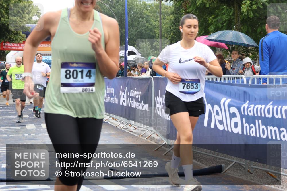 30.06.2024 - hella hamburg halbmarathon Strokosch-Dieckow http://msf.ph/oto/6641269 30.06.2024 12:25:21 Ziel 2860, 3672, 3688, 3689, 3934, 5710, 7353, 7653, 8014, 8208, 9337, 9361, 10077, 11193, 11624, 12146, 12147, 2860, 3672, 3688, 3689, 3934, 5710, 7353, 7653, 8014, 8208, 9337, 9361, 10077, 11193, 11624, 12146, 12147 meine-sportfotos.de