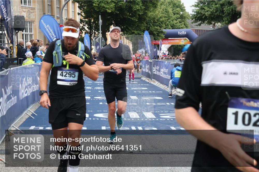 30.06.2024 - hella hamburg halbmarathon Lena Gebhardt http://msf.ph/oto/6641351 30.06.2024 10:40:16 Ziel 3791, 4295, 4572, 7537, 7593, 8087, 8279, 8613, 9743, 10216, 10973, 11469, 11563, 12203 meine-sportfotos.de