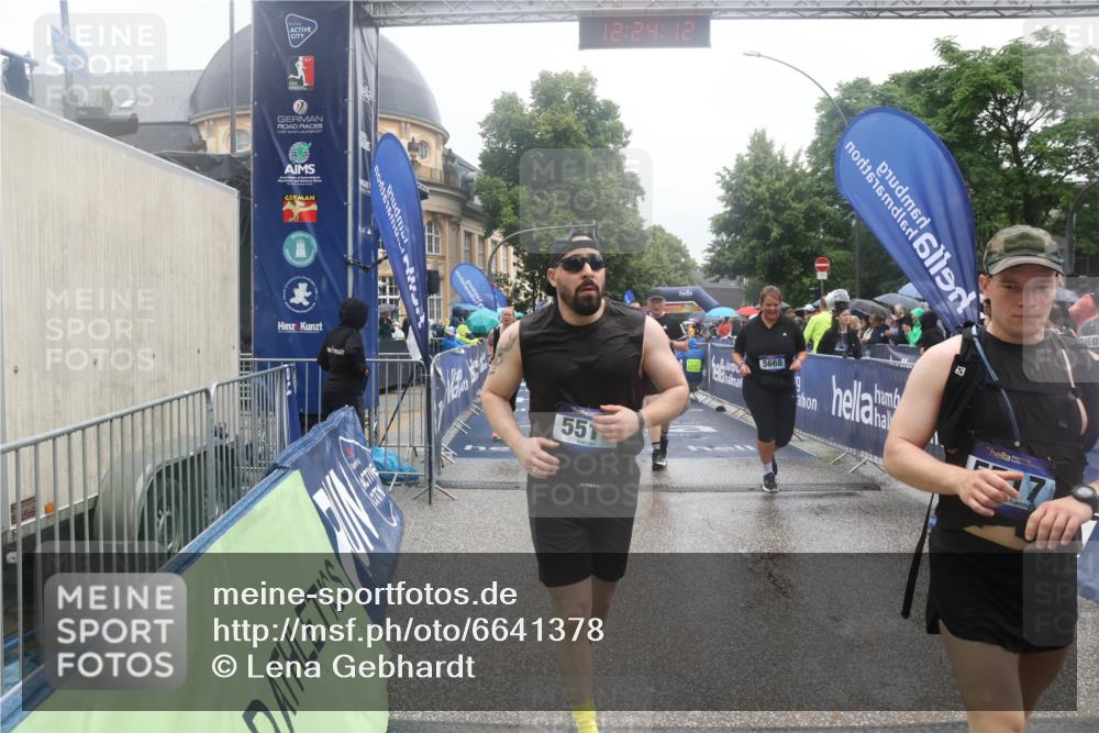 30.06.2024 - hella hamburg halbmarathon Lena Gebhardt http://msf.ph/oto/6641378 30.06.2024 12:24:10 Ziel 3643, 3992, 5516, 5517, 5668, 7570, 7983, 8432, 8913, 9783, 11647, 12098 meine-sportfotos.de