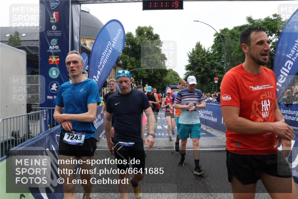 30.06.2024 - hella hamburg halbmarathon Lena Gebhardt http://msf.ph/oto/6641685 30.06.2024 11:11:17 Ziel 851, 1011, 1538, 2595, 2607, 3321, 4158, 4334, 5005, 5243, 5730, 6002, 6059, 7052, 7243, 8780, 8903, 8961, 9630, 9869, 9943, 10532, 10535, 10661, 10878, 11238, 11867, 12288, 12290, 13174 meine-sportfotos.de