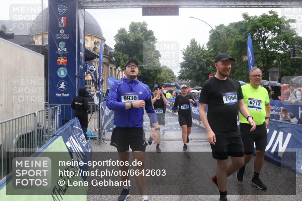 30.06.2024 - hella hamburg halbmarathon Lena Gebhardt http://msf.ph/oto/6642603 30.06.2024 12:24:22 Ziel 2630, 3781, 6712, 7064, 7680, 7955, 9098, 9930, 10182 meine-sportfotos.de