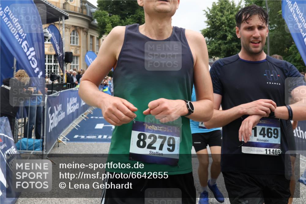 30.06.2024 - hella hamburg halbmarathon Lena Gebhardt http://msf.ph/oto/6642655 30.06.2024 10:40:24 Ziel 2208, 3356, 3791, 4572, 8279, 8613, 9604, 9696, 11469, 11563 meine-sportfotos.de