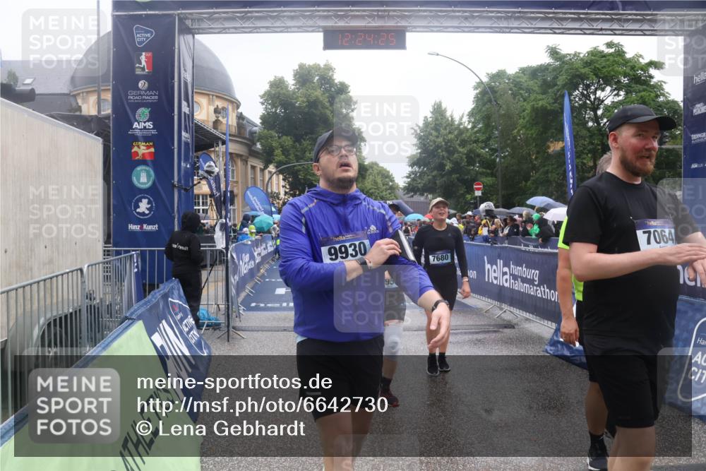 30.06.2024 - hella hamburg halbmarathon Lena Gebhardt http://msf.ph/oto/6642730 30.06.2024 12:24:23 Ziel 2630, 3101, 3781, 4655, 6712, 7064, 7680, 7955, 9098, 9930, 10182 meine-sportfotos.de