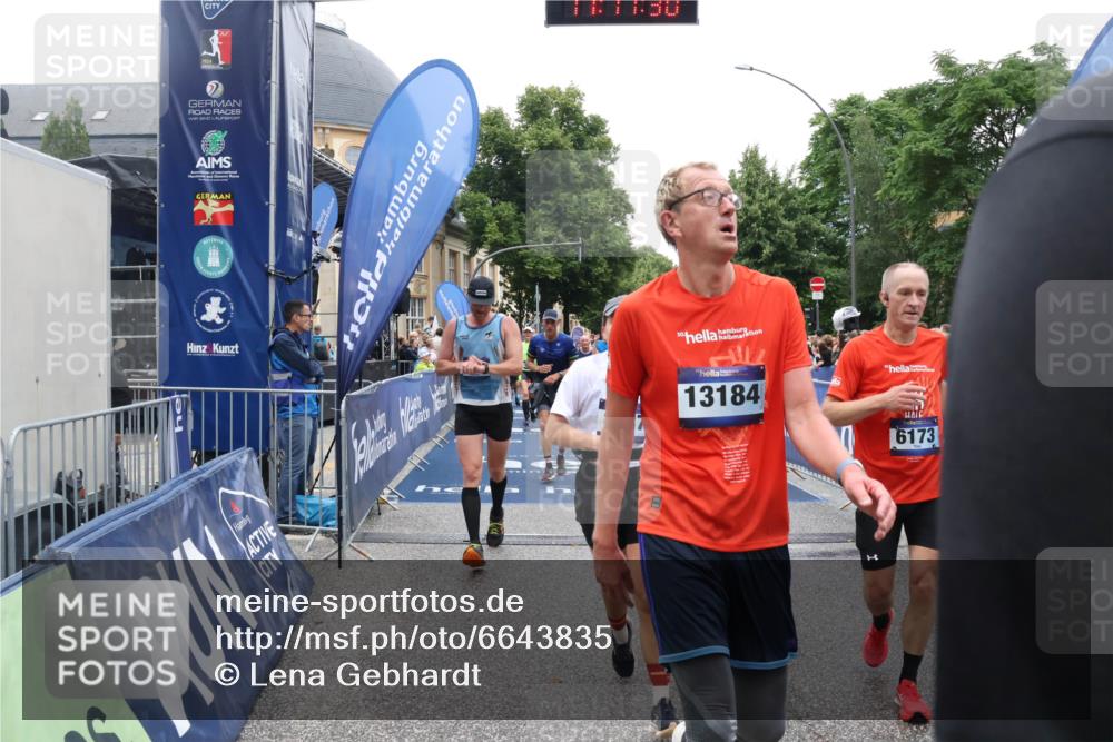 30.06.2024 - hella hamburg halbmarathon Lena Gebhardt http://msf.ph/oto/6643835 30.06.2024 11:11:29 Ziel 538, 688, 831, 851, 3599, 4258, 4327, 5117, 6173, 6202, 7233, 7466, 7482, 8035, 8037, 8156, 8158, 8184, 8384, 8903, 9031, 9388, 9891, 9905, 11140, 11387, 11660, 12554, 13184, 13270 meine-sportfotos.de