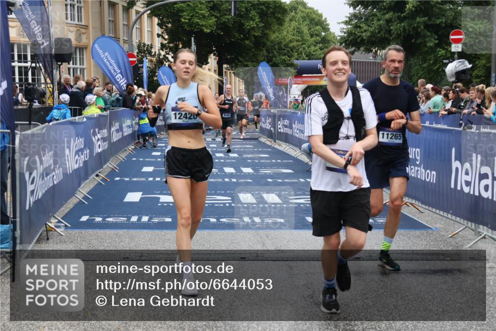 30.06.2024 - hella hamburg halbmarathon Lena Gebhardt http://msf.ph/oto/6644053 30.06.2024 10:40:33 Ziel 2075, 4380, 8545, 9326, 9604, 10846, 11265, 12420 meine-sportfotos.de
