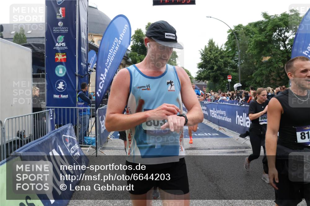 30.06.2024 - hella hamburg halbmarathon Lena Gebhardt http://msf.ph/oto/6644203 30.06.2024 11:11:31 Ziel 538, 688, 703, 831, 3599, 4258, 5117, 6173, 7233, 7466, 7482, 8035, 8037, 8156, 8158, 8384, 9388, 9891, 9905, 11140, 11387, 11660, 12554, 13184, 13270 meine-sportfotos.de