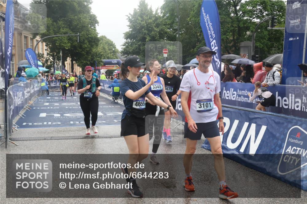 30.06.2024 - hella hamburg halbmarathon Lena Gebhardt http://msf.ph/oto/6644283 30.06.2024 12:24:32 Ziel 3101, 3349, 3675, 4655, 4941, 5173, 5273, 7585, 8036, 8614, 9098, 9882, 10012, 10182, 10863 meine-sportfotos.de