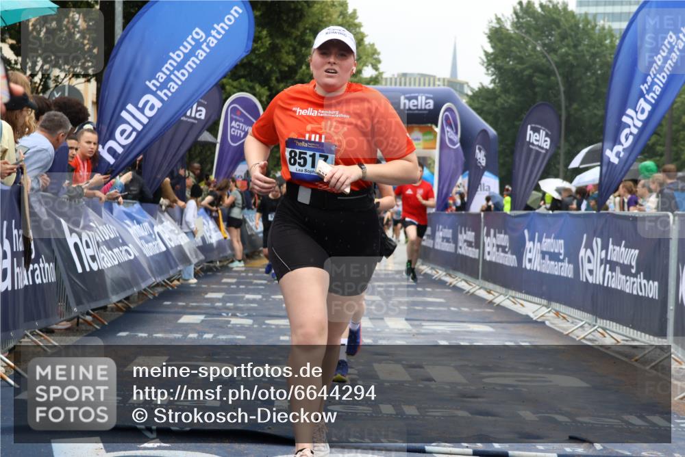30.06.2024 - hella hamburg halbmarathon Strokosch-Dieckow http://msf.ph/oto/6644294 30.06.2024 12:26:23 Ziel 2571, 4202, 5019, 5540, 6985, 7731, 7773, 8179, 8517, 9011, 9325, 9967, 13135, 13136, 2571, 4202, 5019, 5540, 6985, 7731, 7773, 8179, 8517, 9011, 9325, 9967, 13135, 13136 meine-sportfotos.de