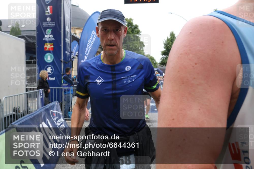 30.06.2024 - hella hamburg halbmarathon Lena Gebhardt http://msf.ph/oto/6644361 30.06.2024 11:11:32 Ziel 538, 688, 703, 831, 3599, 4258, 6173, 7233, 7466, 7482, 8035, 8037, 8146, 8156, 8158, 9388, 9891, 9905, 10315, 11140, 11387, 11660, 12554, 13184 meine-sportfotos.de