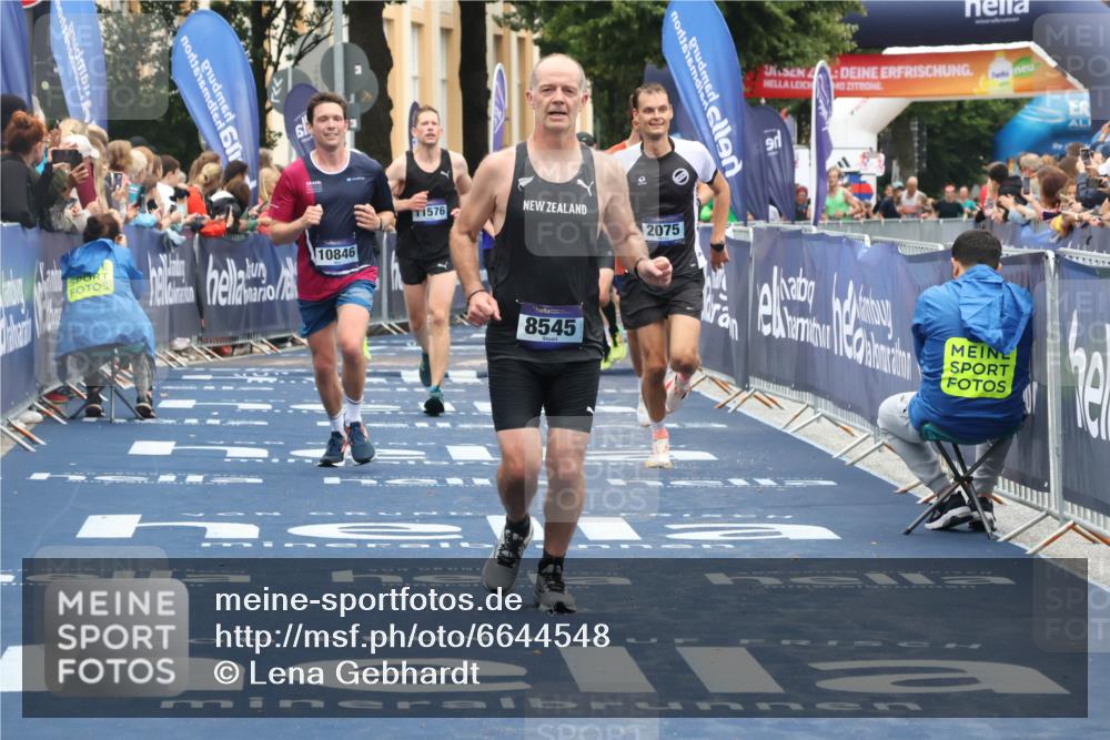 30.06.2024 - hella hamburg halbmarathon Lena Gebhardt http://msf.ph/oto/6644548 30.06.2024 10:40:36 Ziel 2075, 4380, 8545, 9082, 9326, 10846, 11265, 11576, 12390, 12420 meine-sportfotos.de
