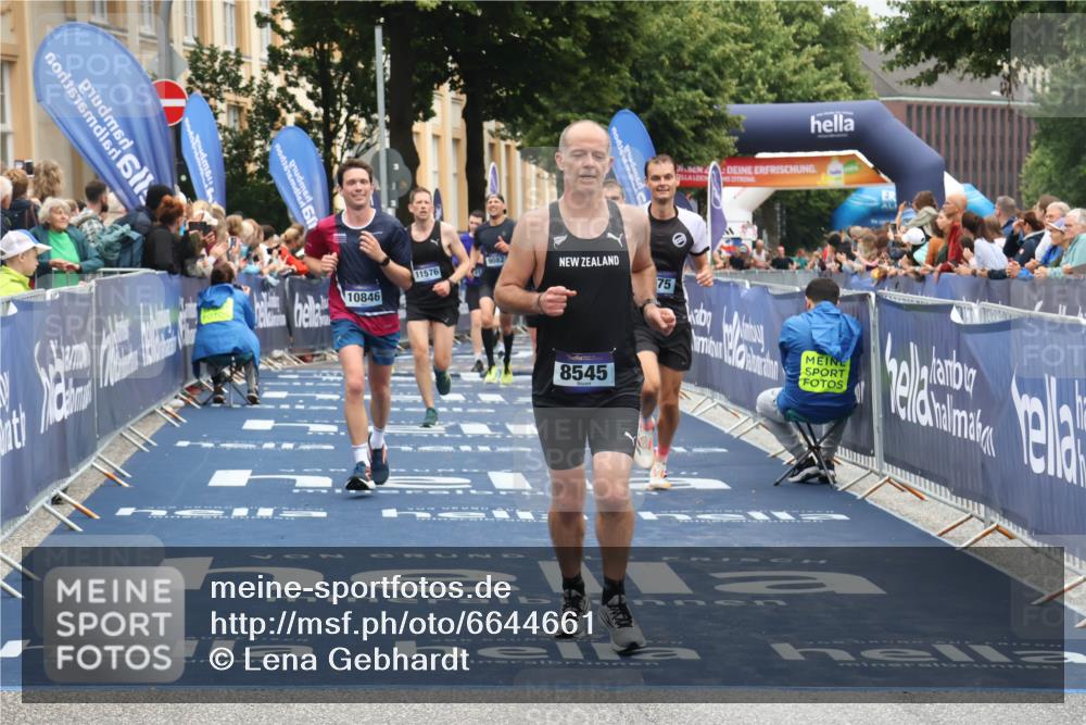30.06.2024 - hella hamburg halbmarathon Lena Gebhardt http://msf.ph/oto/6644661 30.06.2024 10:40:37 Ziel 2075, 3150, 4380, 8545, 9082, 9326, 9532, 10846, 11265, 11576, 12390, 12420 meine-sportfotos.de