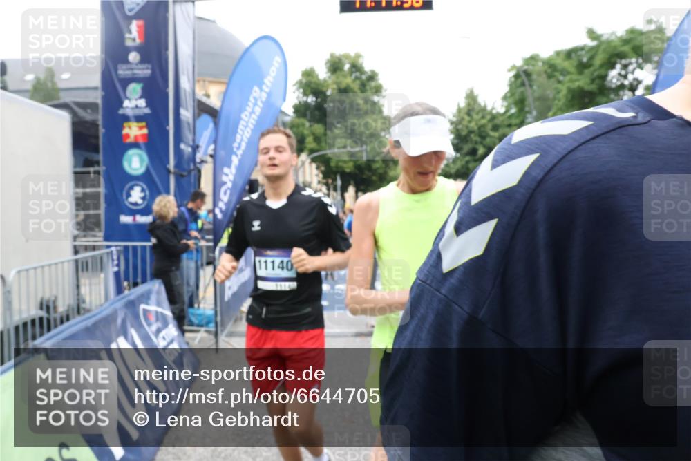 30.06.2024 - hella hamburg halbmarathon Lena Gebhardt http://msf.ph/oto/6644705 30.06.2024 11:11:34 Ziel 538, 688, 703, 831, 3599, 4258, 7233, 7466, 7482, 8035, 8146, 8147, 8156, 8158, 9388, 9891, 9905, 10270, 10315, 11140, 11387, 11660, 12554 meine-sportfotos.de