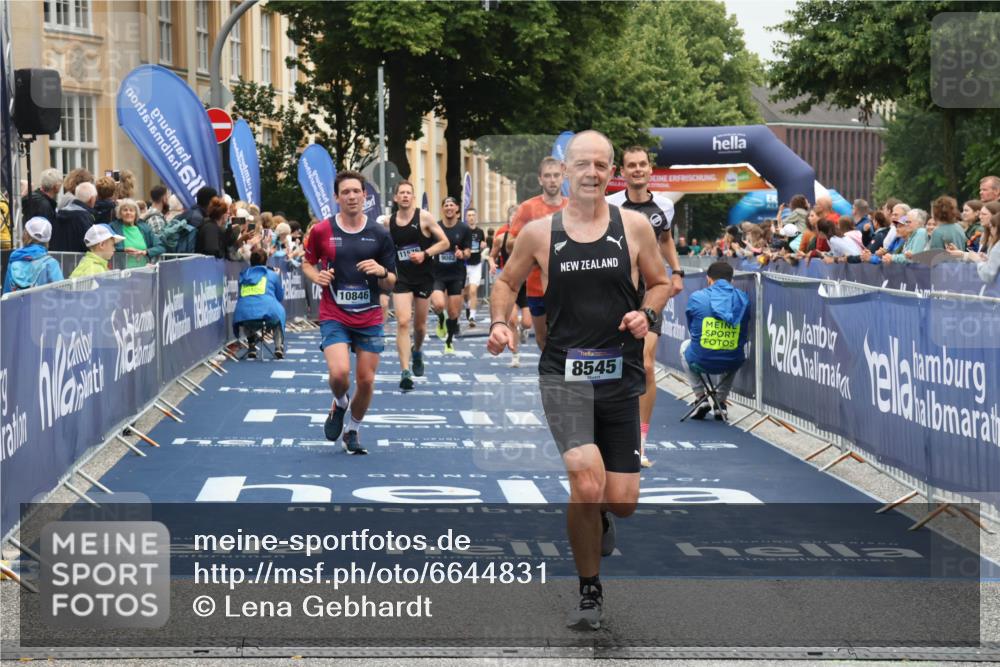 30.06.2024 - hella hamburg halbmarathon Lena Gebhardt http://msf.ph/oto/6644831 30.06.2024 10:40:38 Ziel 2075, 3150, 4380, 4536, 8545, 9082, 9532, 10846, 11265, 11576, 12390 meine-sportfotos.de