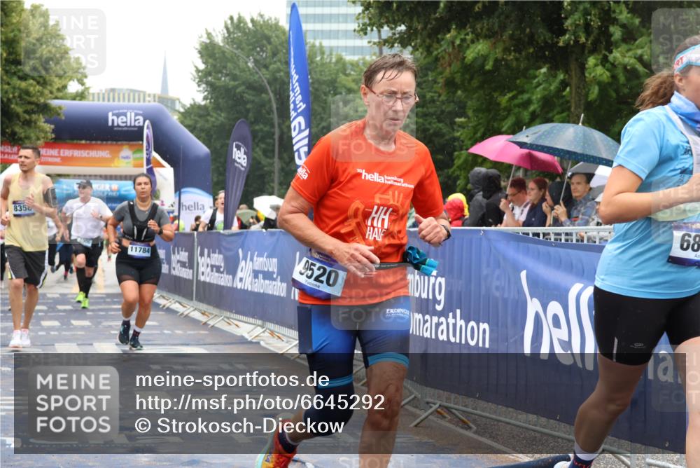 30.06.2024 - hella hamburg halbmarathon Strokosch-Dieckow http://msf.ph/oto/6645292 30.06.2024 12:26:38 Ziel 3737, 4202, 4906, 4940, 5010, 6825, 6985, 7037, 7773, 8139, 8140, 8358, 9325, 9520, 10258, 10372, 11784, 12516, 13135, 13136, 3737, 4202, 4906, 4940, 5010, 6825, 6985, 7037, 7773, 8139, 8140, 8358, 9325, 9520, 10258, 10372, 11784, 12516, 13135, 13136 meine-sportfotos.de