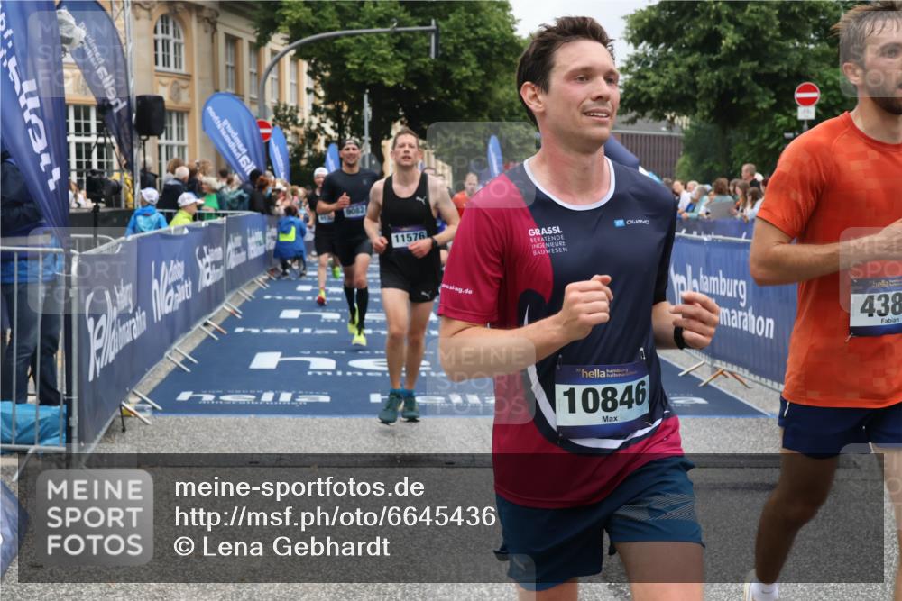 30.06.2024 - hella hamburg halbmarathon Lena Gebhardt http://msf.ph/oto/6645436 30.06.2024 10:40:41 Ziel 1902, 2075, 3150, 4380, 4536, 8545, 9082, 9532, 9732, 9980, 10846, 11576, 12390 meine-sportfotos.de