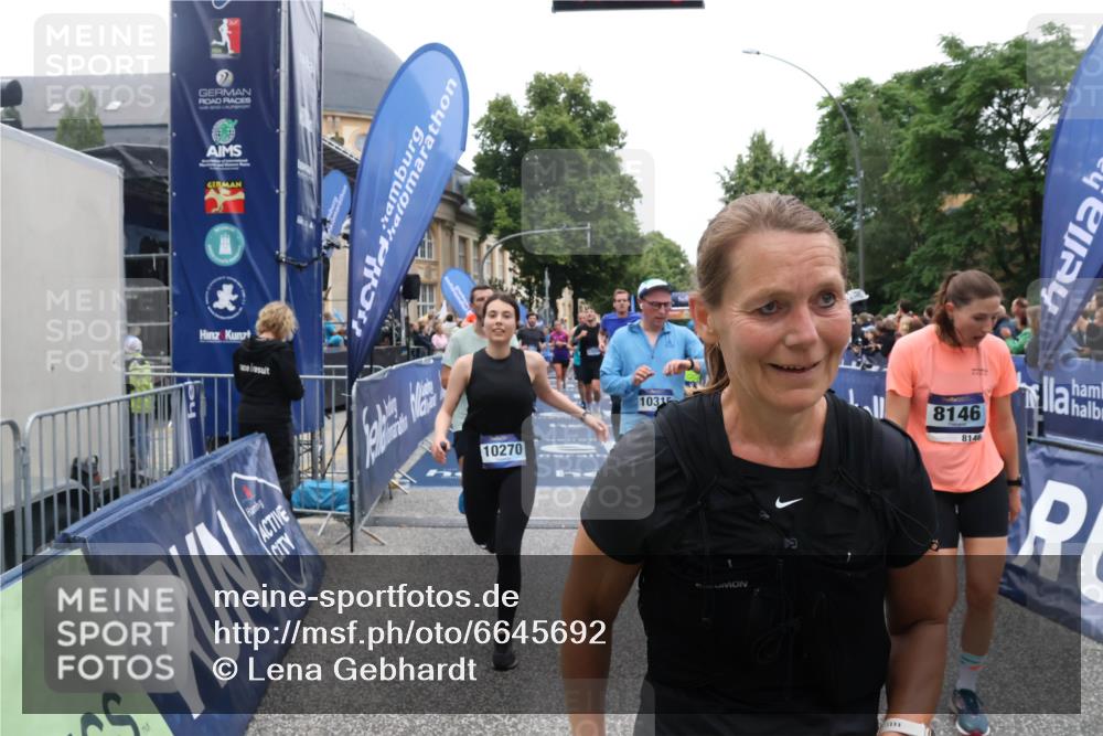 30.06.2024 - hella hamburg halbmarathon Lena Gebhardt http://msf.ph/oto/6645692 30.06.2024 11:11:40 Ziel 688, 703, 3108, 3114, 3599, 4765, 4845, 5250, 5529, 6150, 7237, 8146, 8147, 9388, 9655, 9948, 10237, 10270, 10315, 10378, 11229, 11230, 11387, 11660, 12396, 12556 meine-sportfotos.de
