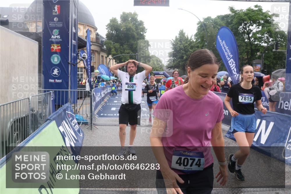 30.06.2024 - hella hamburg halbmarathon Lena Gebhardt http://msf.ph/oto/6646283 30.06.2024 12:24:45 Ziel 809, 2507, 3728, 4074, 7815, 12274, 13125 meine-sportfotos.de
