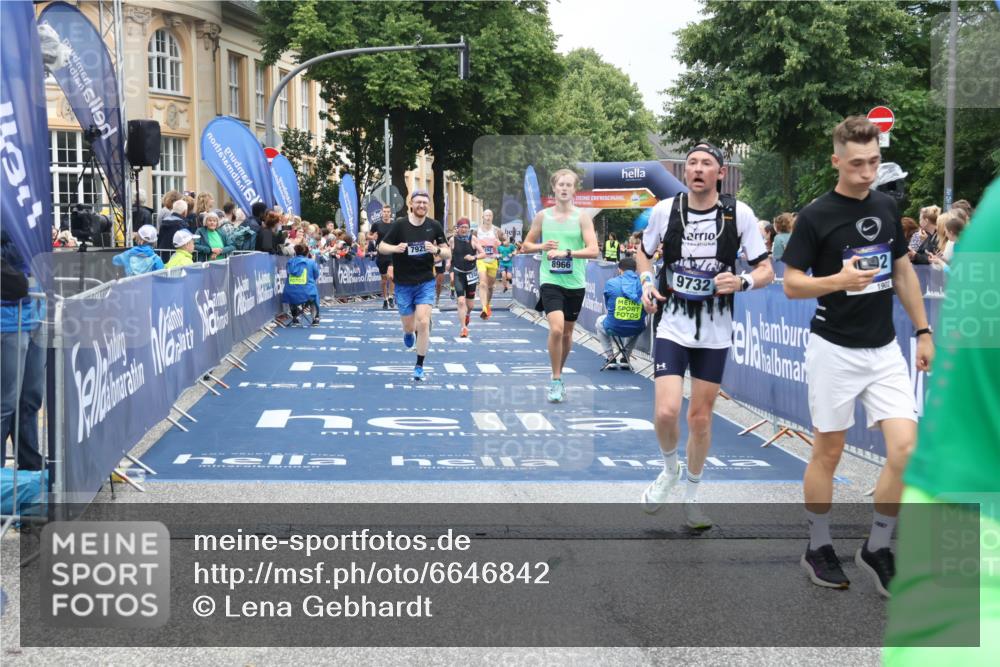 30.06.2024 - hella hamburg halbmarathon Lena Gebhardt http://msf.ph/oto/6646842 30.06.2024 10:40:48 Ziel 1248, 1902, 2292, 3150, 4536, 4789, 6384, 7929, 8068, 8436, 8632, 8966, 9532, 9732, 9980 meine-sportfotos.de