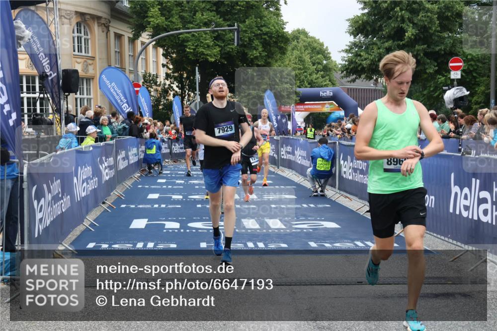 30.06.2024 - hella hamburg halbmarathon Lena Gebhardt http://msf.ph/oto/6647193 30.06.2024 10:40:50 Ziel 1248, 1902, 2292, 3761, 4536, 4789, 5849, 6384, 7598, 7929, 8068, 8436, 8632, 8966, 9732, 9980 meine-sportfotos.de