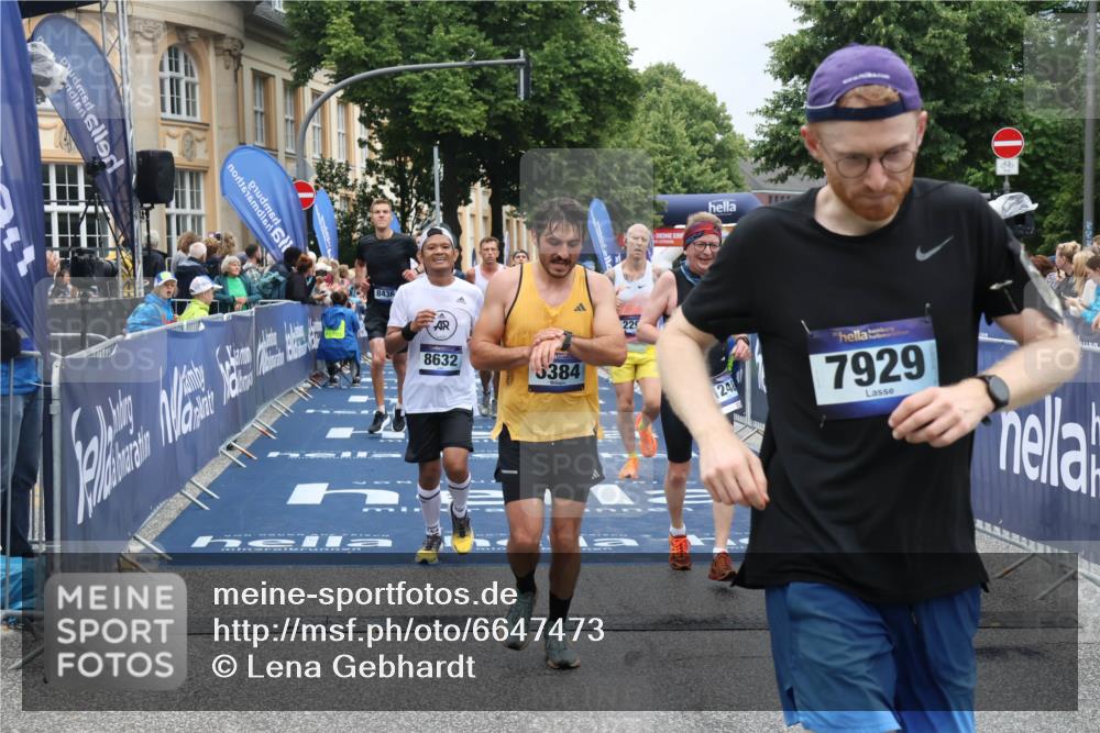 30.06.2024 - hella hamburg halbmarathon Lena Gebhardt http://msf.ph/oto/6647473 30.06.2024 10:40:52 Ziel 1248, 1777, 1902, 2292, 3761, 4789, 5849, 6384, 7598, 7929, 8068, 8436, 8632, 8966, 9732, 10292 meine-sportfotos.de