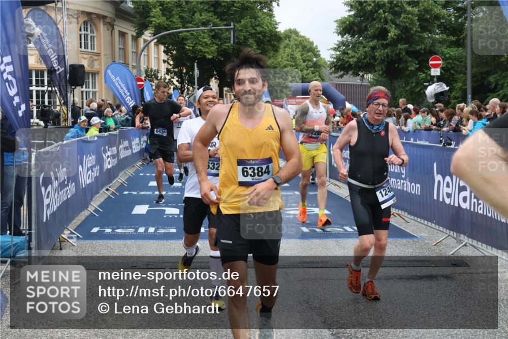 30.06.2024 - hella hamburg halbmarathon Lena Gebhardt http://msf.ph/oto/6647657 30.06.2024 10:40:53 Ziel 1248, 1777, 2286, 2292, 3761, 4789, 5849, 6384, 7598, 7929, 8068, 8436, 8632, 8966, 9732, 10292 meine-sportfotos.de