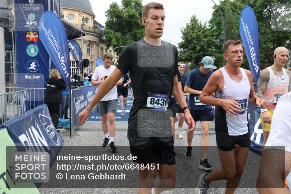 30.06.2024 - hella hamburg halbmarathon Lena Gebhardt http://msf.ph/oto/6648451 30.06.2024 10:40:57 Ziel 1248, 1777, 2286, 2292, 3761, 4789, 5849, 6384, 6702, 7598, 8068, 8436, 8632, 10292 meine-sportfotos.de