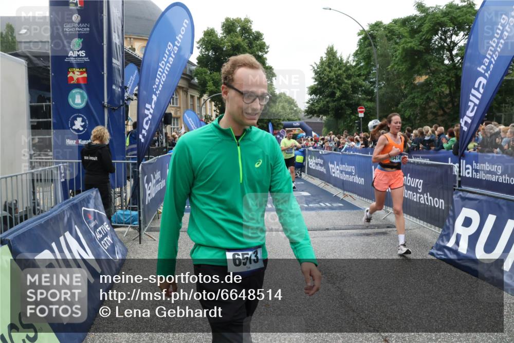 30.06.2024 - hella hamburg halbmarathon Lena Gebhardt http://msf.ph/oto/6648514 30.06.2024 11:11:57 Ziel 1268, 2194, 2817, 4471, 6414, 6513, 7174, 8336, 9366, 9414, 9698, 9892, 10283, 10445, 10768, 10970, 11431, 11919, 12167, 12377 meine-sportfotos.de