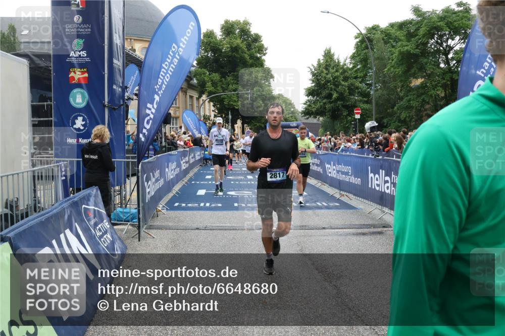 30.06.2024 - hella hamburg halbmarathon Lena Gebhardt http://msf.ph/oto/6648680 30.06.2024 11:11:58 Ziel 2817, 4353, 4471, 6414, 6513, 6972, 7174, 8336, 9366, 9414, 9698, 9892, 10283, 10445, 10768, 10970, 11431, 11919, 12040, 12167, 12377 meine-sportfotos.de