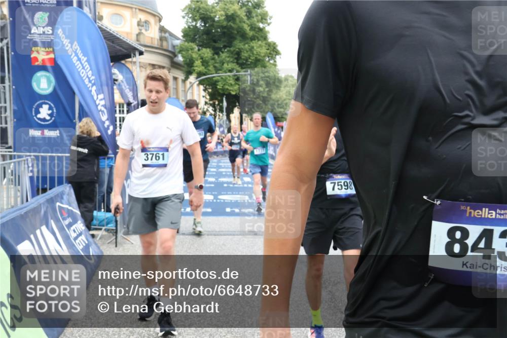 30.06.2024 - hella hamburg halbmarathon Lena Gebhardt http://msf.ph/oto/6648733 30.06.2024 10:40:58 Ziel 1248, 1777, 2286, 2292, 3761, 4789, 5849, 6702, 7598, 8068, 8436, 10292, 10556, 12314 meine-sportfotos.de