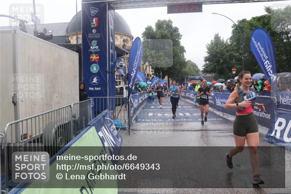 30.06.2024 - hella hamburg halbmarathon Lena Gebhardt http://msf.ph/oto/6649343 30.06.2024 12:25:22 Ziel 667, 5710, 7653, 8014, 8208, 9361, 9936, 10594 meine-sportfotos.de