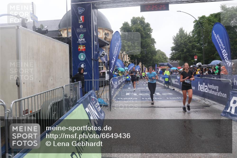 30.06.2024 - hella hamburg halbmarathon Lena Gebhardt http://msf.ph/oto/6649436 30.06.2024 12:25:23 Ziel 667, 5710, 7653, 8014, 8208, 9361, 9936, 10594 meine-sportfotos.de
