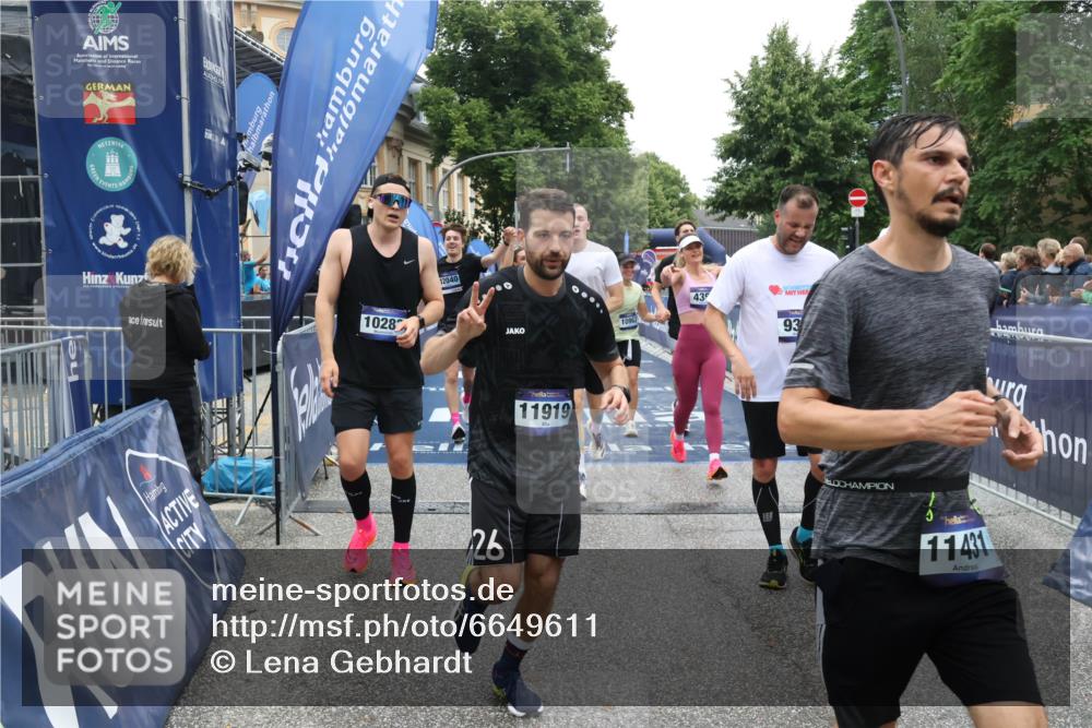 30.06.2024 - hella hamburg halbmarathon Lena Gebhardt http://msf.ph/oto/6649611 30.06.2024 11:12:04 Ziel 2947, 4353, 5136, 6972, 7174, 8234, 8336, 8912, 9366, 9414, 9892, 9996, 10283, 10722, 10768, 10963, 10970, 11431, 11919, 12040, 12227, 12377, 13403 meine-sportfotos.de