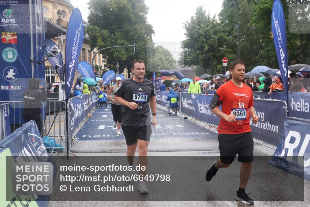 30.06.2024 - hella hamburg halbmarathon Lena Gebhardt http://msf.ph/oto/6649798 30.06.2024 12:25:27 Ziel 5710, 7353, 7653, 8014, 8208, 9337, 9361, 9936 meine-sportfotos.de