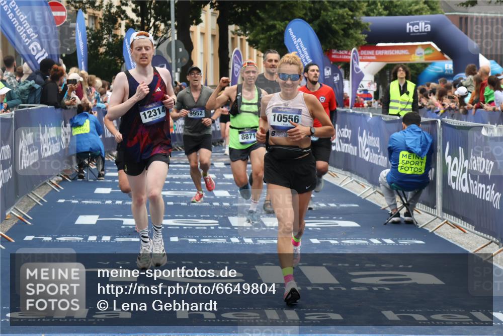 30.06.2024 - hella hamburg halbmarathon Lena Gebhardt http://msf.ph/oto/6649804 30.06.2024 10:41:04 Ziel 2286, 6702, 7923, 8172, 8871, 8994, 9952, 10405, 10556, 12314 meine-sportfotos.de