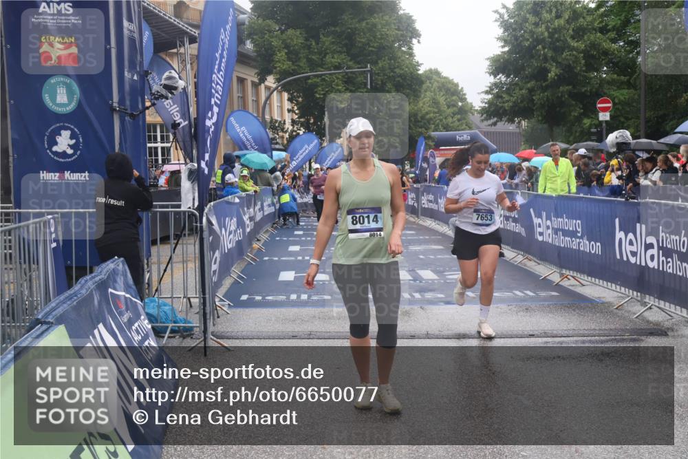 30.06.2024 - hella hamburg halbmarathon Lena Gebhardt http://msf.ph/oto/6650077 30.06.2024 12:25:29 Ziel 2860, 3672, 5710, 7353, 7653, 8014, 8208, 9337, 9361, 10077, 11624, 12146, 12147 meine-sportfotos.de