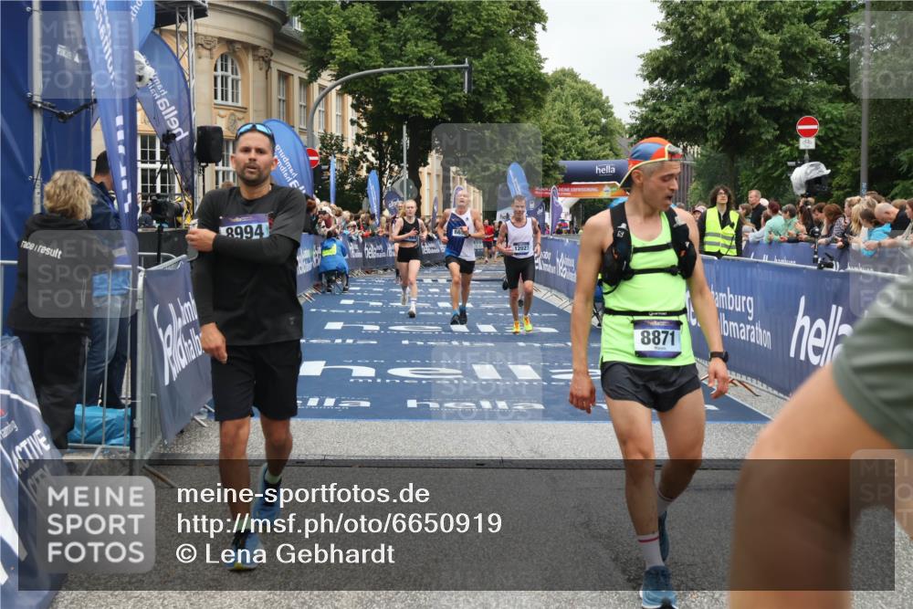 30.06.2024 - hella hamburg halbmarathon Lena Gebhardt http://msf.ph/oto/6650919 30.06.2024 10:41:10 Ziel 5767, 6651, 7923, 7989, 8172, 8871, 8994, 9952, 10405, 10556, 11401, 12027, 12314 meine-sportfotos.de