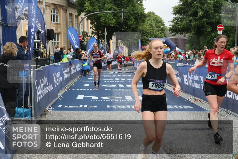 30.06.2024 - hella hamburg halbmarathon Lena Gebhardt http://msf.ph/oto/6651619 30.06.2024 10:41:14 Ziel 5767, 6651, 7989, 9642, 11401, 12027 meine-sportfotos.de