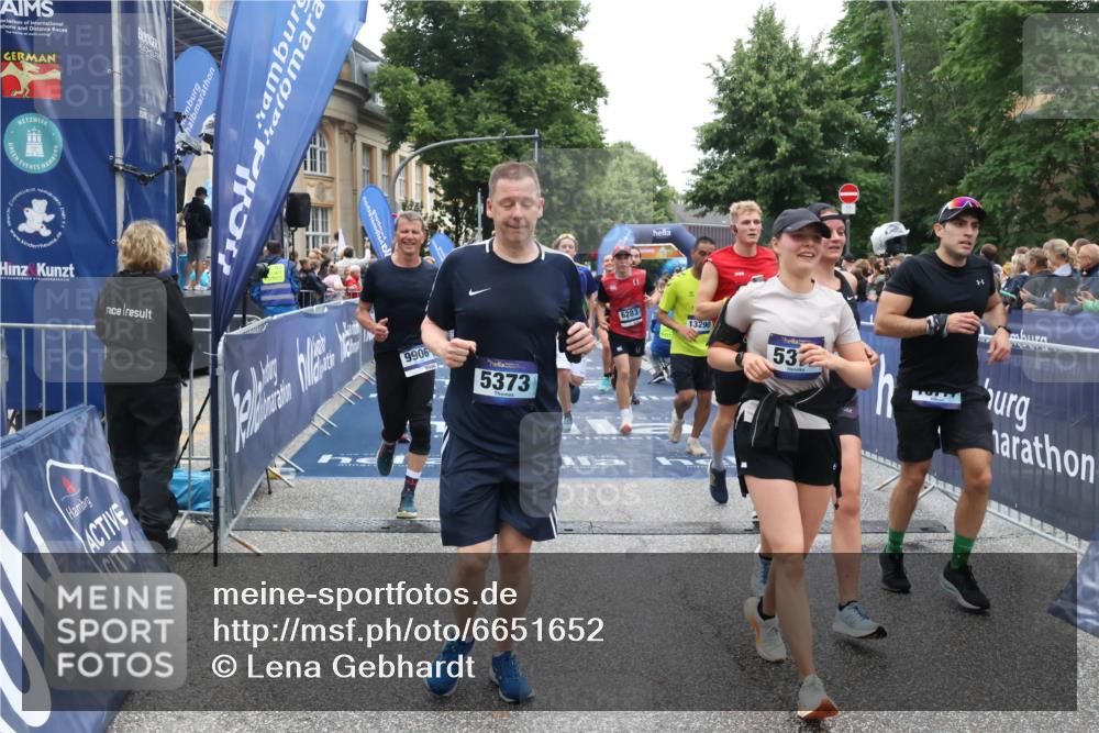 30.06.2024 - hella hamburg halbmarathon Lena Gebhardt http://msf.ph/oto/6651652 30.06.2024 11:12:17 Ziel 1509, 2644, 4146, 4506, 4683, 5182, 5372, 5373, 5657, 5658, 6050, 6282, 6283, 6528, 7685, 7695, 8700, 9765, 9814, 9906, 10009, 10298, 10777, 11228, 11356, 11980, 12195, 12323, 12552, 13290 meine-sportfotos.de