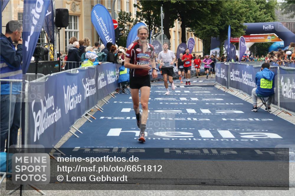 30.06.2024 - hella hamburg halbmarathon Lena Gebhardt http://msf.ph/oto/6651812 30.06.2024 10:41:15 Ziel 971, 5767, 6651, 7989, 9642, 11401, 12027 meine-sportfotos.de