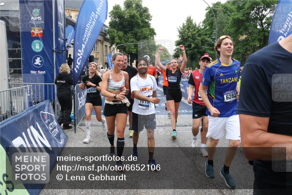 30.06.2024 - hella hamburg halbmarathon Lena Gebhardt http://msf.ph/oto/6652106 30.06.2024 11:12:20 Ziel 1509, 2461, 4394, 4506, 4683, 5182, 5372, 5373, 5657, 5658, 6050, 6282, 6283, 6528, 6573, 7685, 7695, 8700, 9304, 9765, 9814, 9906, 10009, 10777, 11196, 11228, 11356, 11980, 12195, 12323, 12552, 13290 meine-sportfotos.de