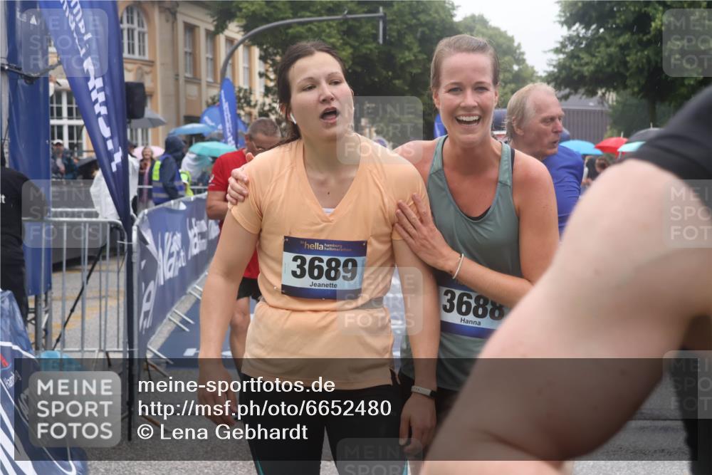 30.06.2024 - hella hamburg halbmarathon Lena Gebhardt http://msf.ph/oto/6652480 30.06.2024 12:25:52 Ziel 705, 706, 1118, 1939, 2553, 2706, 3343, 3345, 3806, 4582, 4641, 4642, 4801, 6587, 7397, 7443, 7757, 8056, 8062, 12285 meine-sportfotos.de