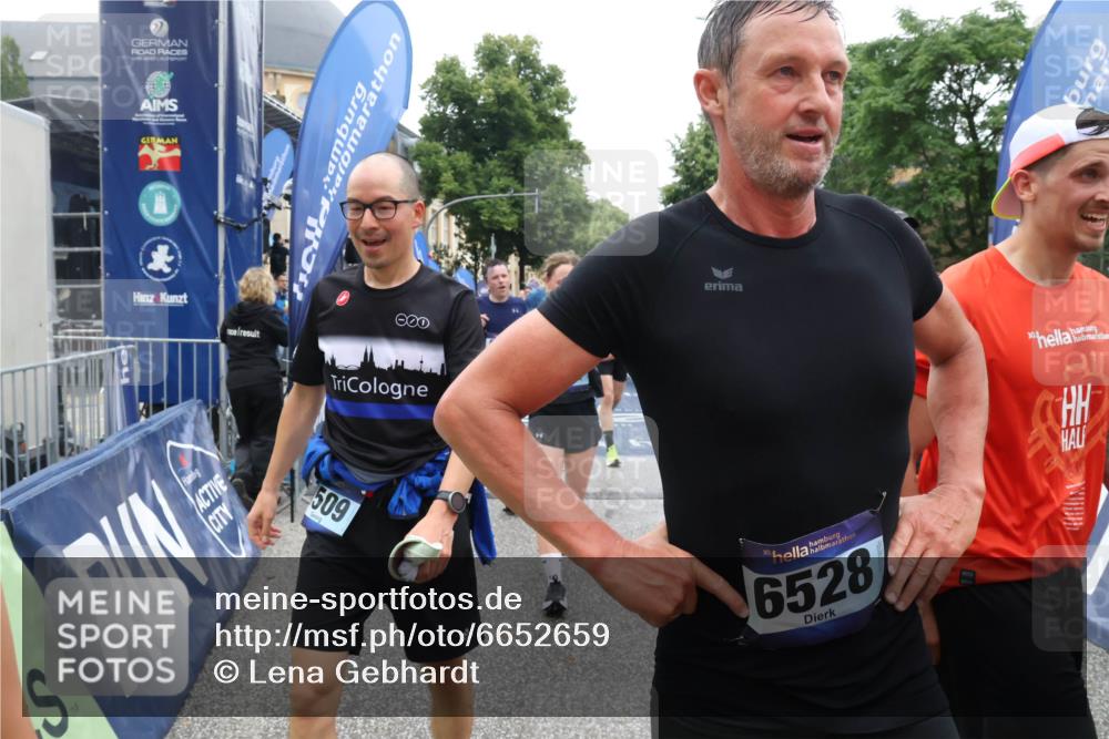 30.06.2024 - hella hamburg halbmarathon Lena Gebhardt http://msf.ph/oto/6652659 30.06.2024 11:12:24 Ziel 1509, 2331, 2461, 2709, 4291, 4394, 5182, 5657, 5658, 6050, 6282, 6283, 6528, 6573, 7379, 7695, 9304, 9814, 9868, 10009, 10032, 11196, 11228, 11980, 12323, 12475, 12552 meine-sportfotos.de