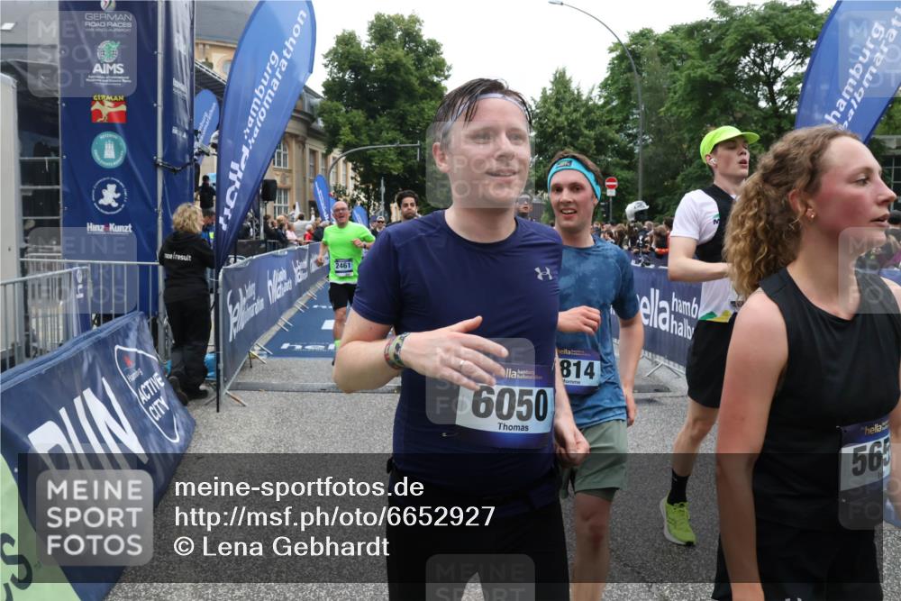 30.06.2024 - hella hamburg halbmarathon Lena Gebhardt http://msf.ph/oto/6652927 30.06.2024 11:12:26 Ziel 655, 715, 1509, 1898, 2331, 2461, 2709, 4291, 4394, 4606, 5182, 5657, 5658, 6050, 6573, 7379, 7695, 9304, 9814, 9868, 10032, 11196, 11228, 12475 meine-sportfotos.de