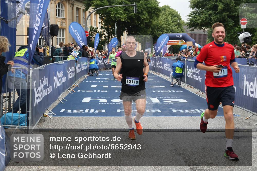 30.06.2024 - hella hamburg halbmarathon Lena Gebhardt http://msf.ph/oto/6652943 30.06.2024 10:41:23 Ziel 971, 9282, 9642, 9989, 10238, 10249, 12119, 13013, 13064 meine-sportfotos.de