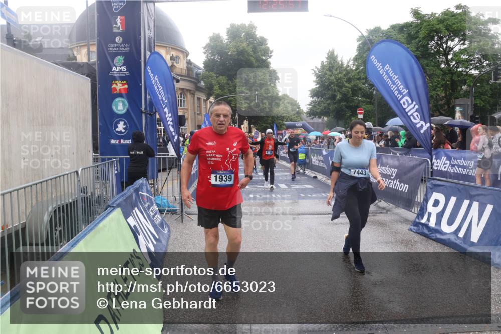 30.06.2024 - hella hamburg halbmarathon Lena Gebhardt http://msf.ph/oto/6653023 30.06.2024 12:25:55 Ziel 601, 705, 706, 1118, 1939, 2553, 2913, 4169, 4801, 6587, 7443, 7757, 7799, 8056, 8062 meine-sportfotos.de